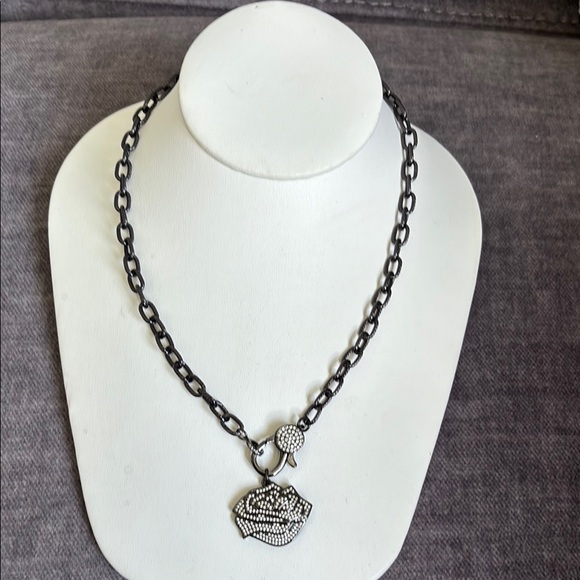 Jewelry - Elegant Black and crystal Pendant Necklace